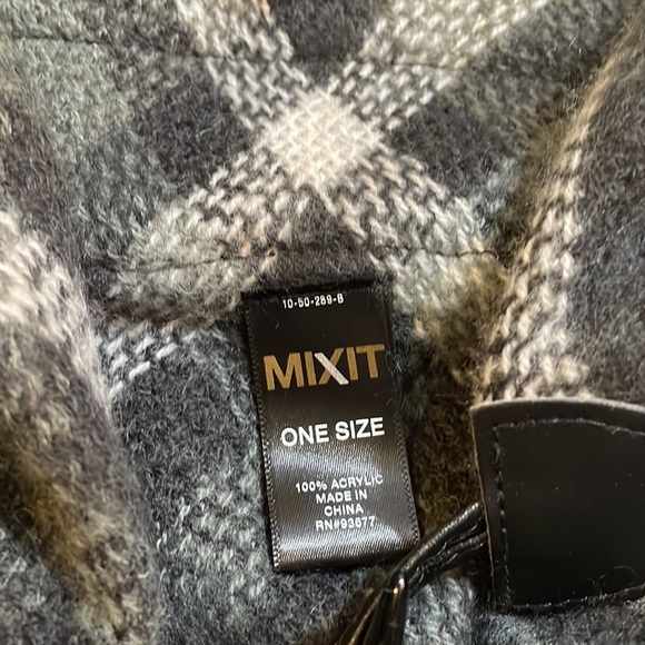 MixIt Grey and white poncho - Picture 4 of 5
